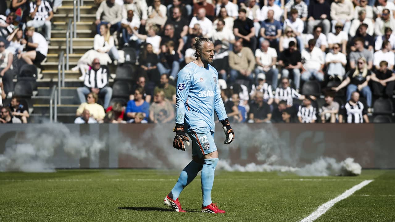 Heracles degradeert uit Eredivisie na verlies in ontsierd duel met Volendam