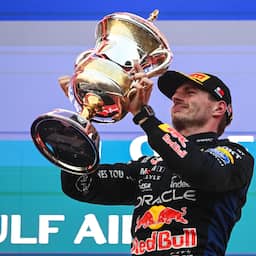 Verstappen boekt eerste zege van 2026 na chaotisch begin in Maleisië door regen