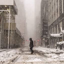Tientallen centimeters sneeuw in New York, 350.000 mensen zonder stroom