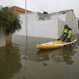 Vijf doden door noodweer in Spanje, man komt om door rotsblok op auto