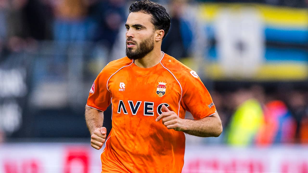 Live play-offs | Willem II komt vlak na rood RKC-spits Uneken op voorsprong