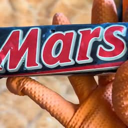Schoonmaakster vindt Mars-reep uit 1991 die 1,5 keer zoveel weegt als huidige