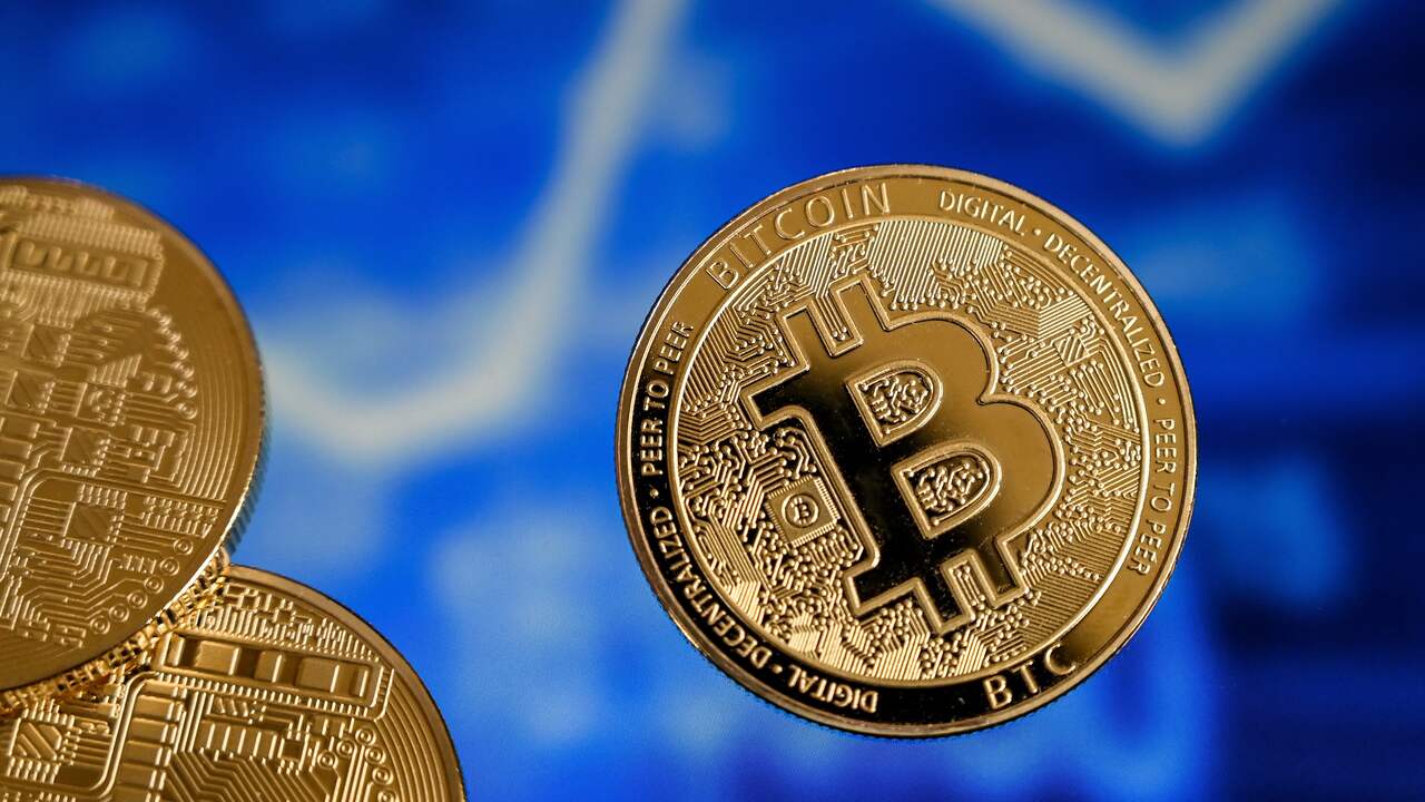 Koers Bitcoin krabbelt op en nadert grens van 34.000 dollar | Economie |  NU.nl