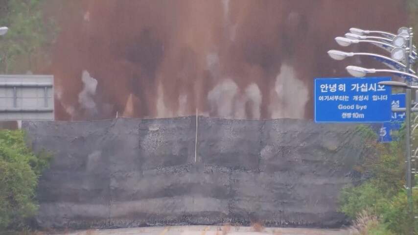 Noord-Korea blaast wegen bij grens met Zuid-Korea op