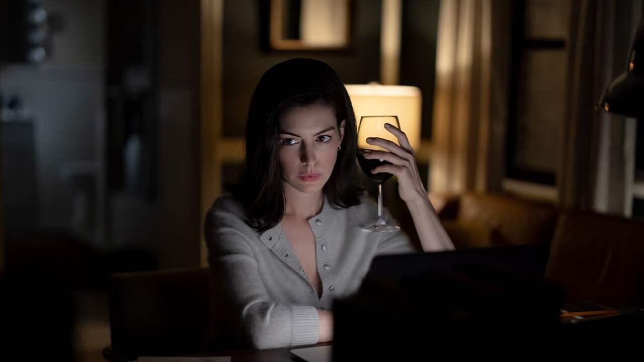 Foto bij Anne Hathaway voelde druk boekfans bij film Verity: 'Grote verantwoordelijkheid'