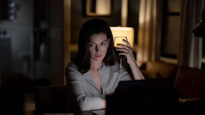 Foto bij Anne Hathaway voelde druk boekfans bij film Verity: 'Grote verantwoordelijkheid'