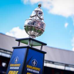 Licht valt uit bij beslissende penalty in knotsgek bekerduel tussen amateurclubs