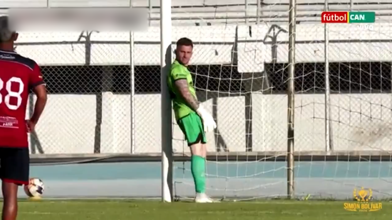 Foto bij Video | Keeper weigert 'onterechte' penalty te stoppen in Boliviaanse competitie