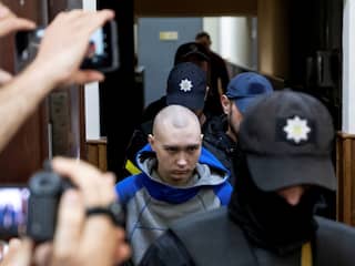 Eerste Russische militair die terechtstaat in Oekraïne bekent oorlogsmisdaad