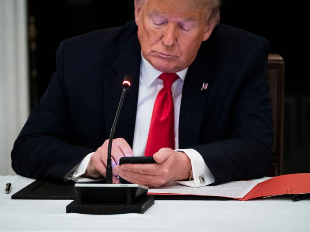 Tijdschrift The Atlantic bereikte Trump op eigen mobiel voor interview