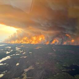 Duizenden evacuaties en noodtoestand vanwege bosbranden in Canada