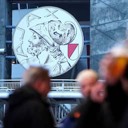 Ajax ziet derde commissaris in een maand vertrekken: ook voorzitter stapt op