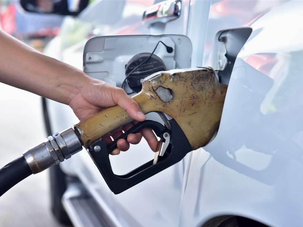 Verenigd Koninkrijk vraagt automobilisten geen flessen met benzine te vullen