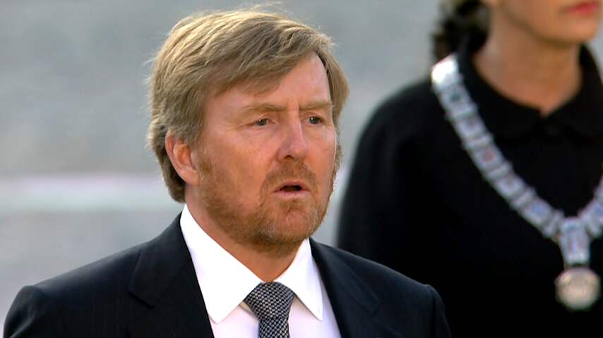 Koning Willem-Alexander zingt mee met Wilhelmus bij Dodenherdenking