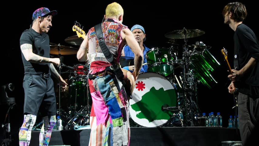 Red Hot Chili Peppers eren overleden rockzanger Tom Petty | Muziek | NU.nl