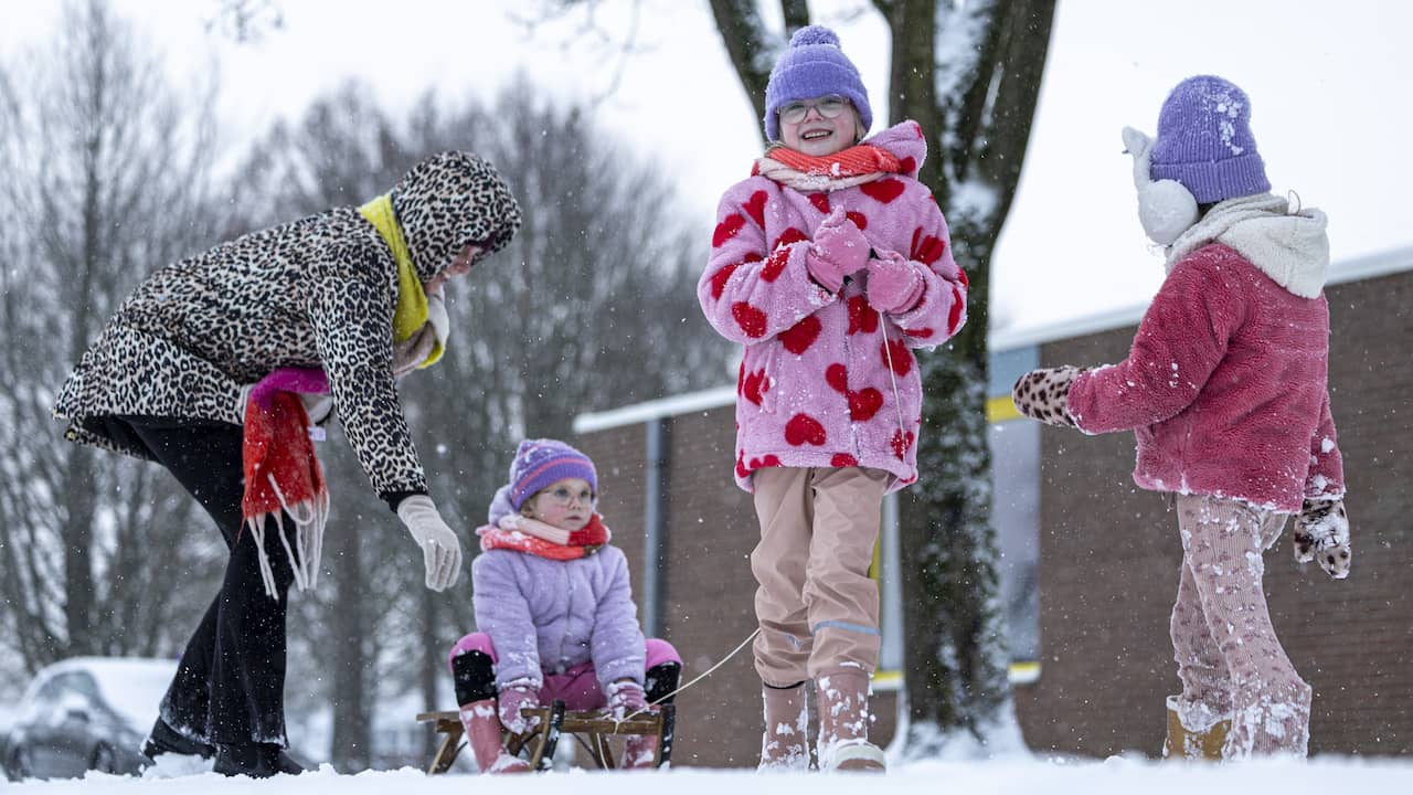 Live sneeuw | KLM schrapt morgen uit voorzorg tachtig vluchten