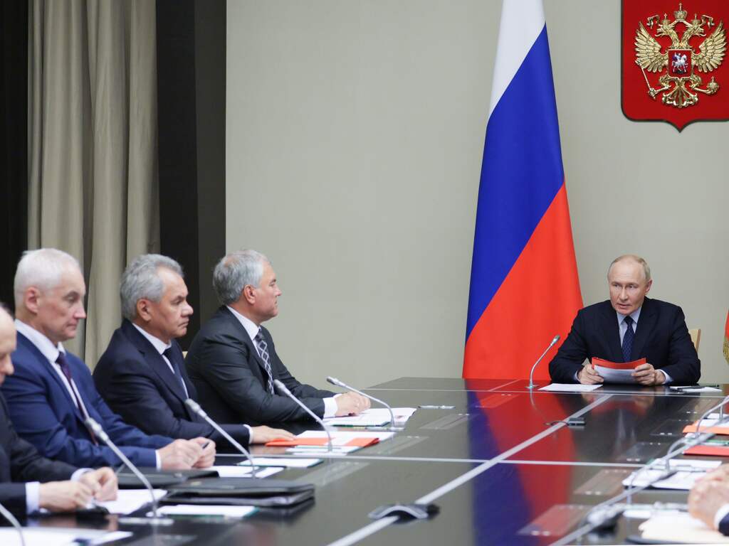 Rusland stuurt versterkingen naar Kursk, Oekraïne bombardeert vliegveld