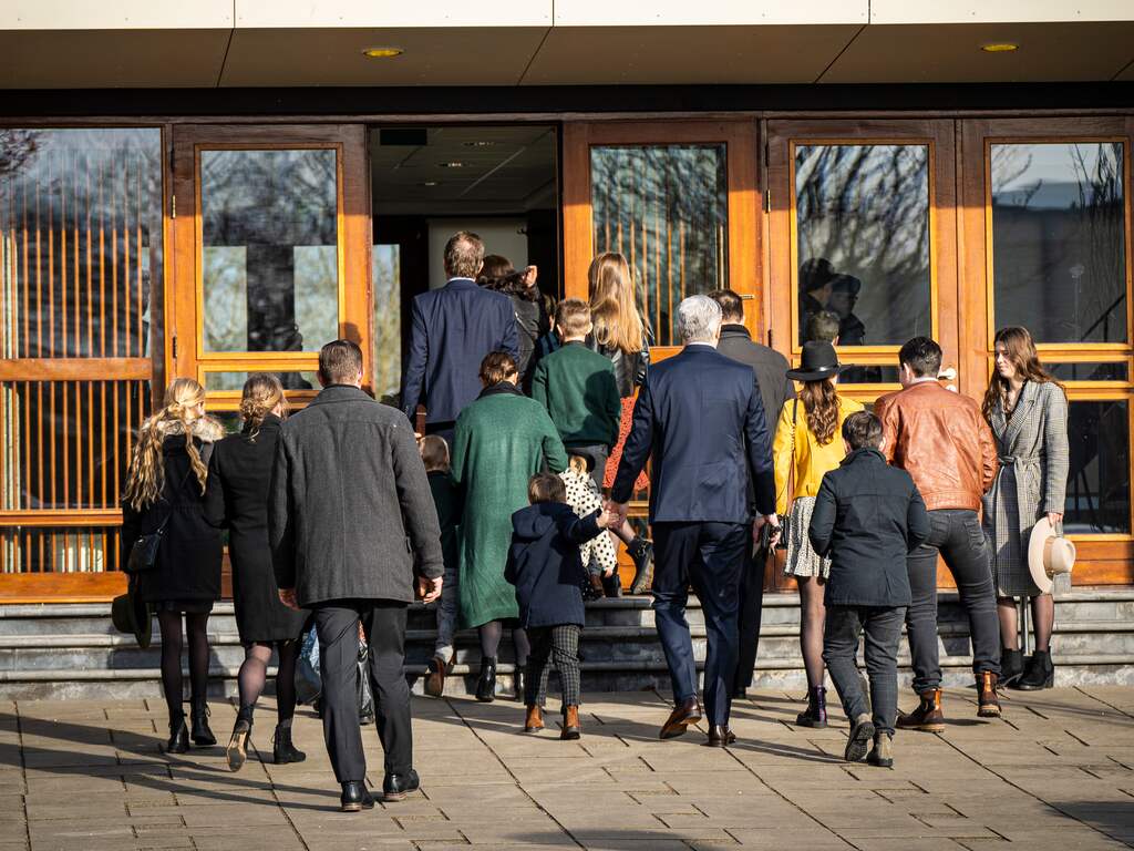 Kerkgangers in Krimpen en Urk vallen verslaggevers aan