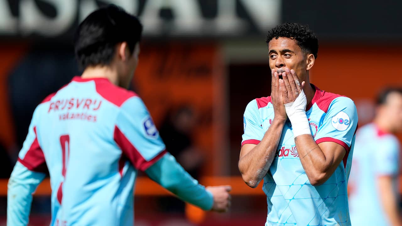 Live Eredivisie | PSV landskampioen na uitglijder Feyenoord in Volendam