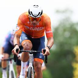 Live WK wielrennen | Sterke Van der Poel rijdt met groepje weg van favorieten