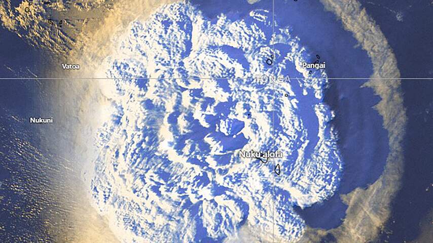Waarom de onderzeese vulkaan zo’n enorme explosie kon veroorzaken