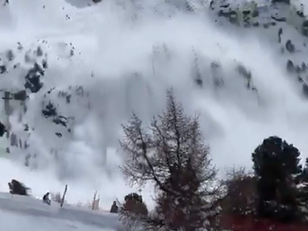 Zeker drie mensen vermist door lawine in Zwitserland