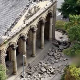 Video | Britten worden net niet geraakt als deel victoriaans gebouw instort