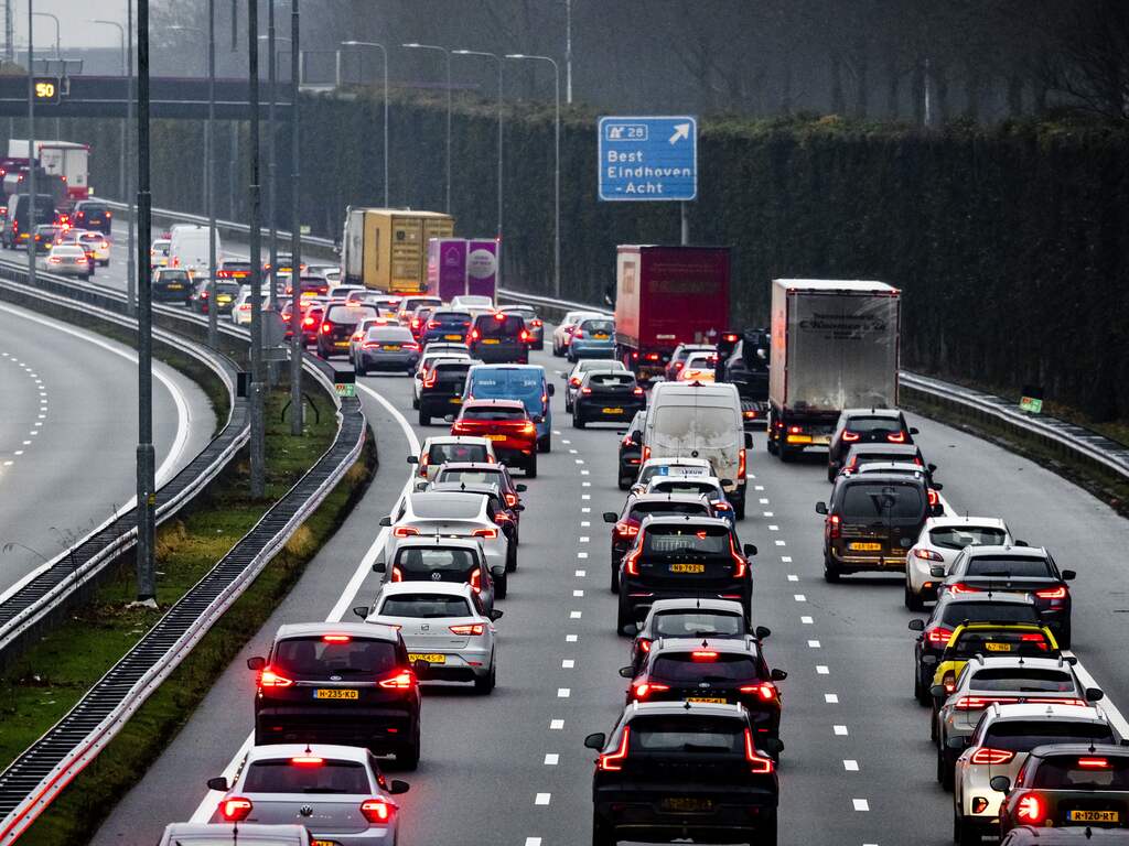 Meer kilometers, minder vervuilend: fijnstofuitstoot auto's in 10 jaar flink gedaald