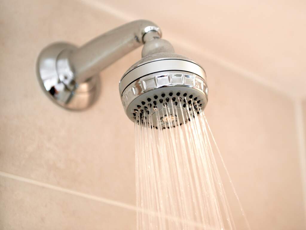 Duitse festivalganger (27) opgepakt voor stiekem filmen douchende vrouw