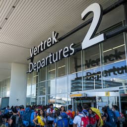 Vrouw (21) zwaar mishandeld door taxichauffeur op Schiphol