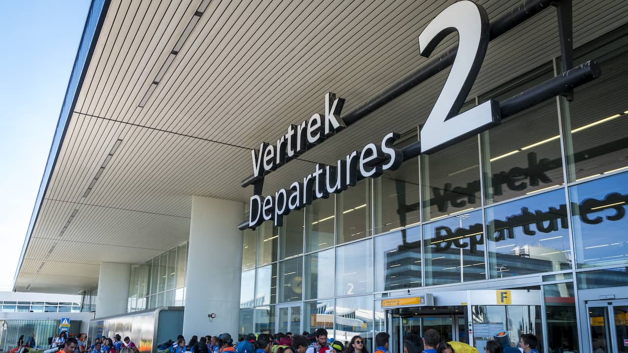 Vrouw (21) zwaar mishandeld door taxichauffeur op Schiphol