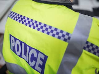 Meerdere doden na botsing tussen politievoertuig en auto's in Engeland