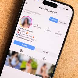 Spamaccounts van schaarsgeklede vrouwen zijn via Instagram uit op je geld