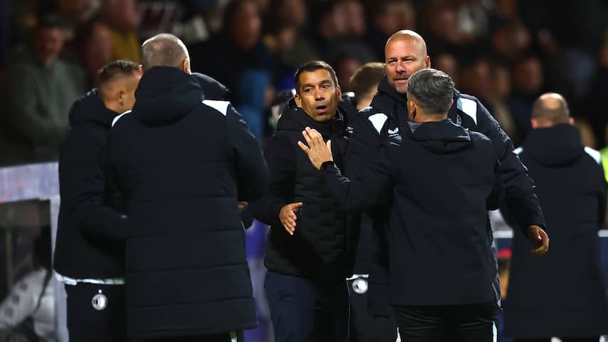 Van Bronckhorst opgelucht na benauwde zege Feyenoord: 'Gewoon overleven'