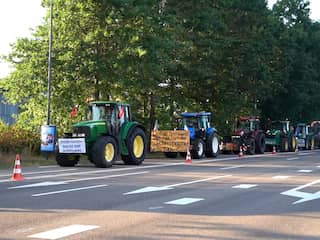 Boeren rijden massaal met tractors naar provinciehuis in Den Bosch