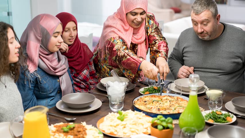 Jullie vragen over de ramadan: 'Mag je medicijnen innemen?' | Algemeen |  NU.nl