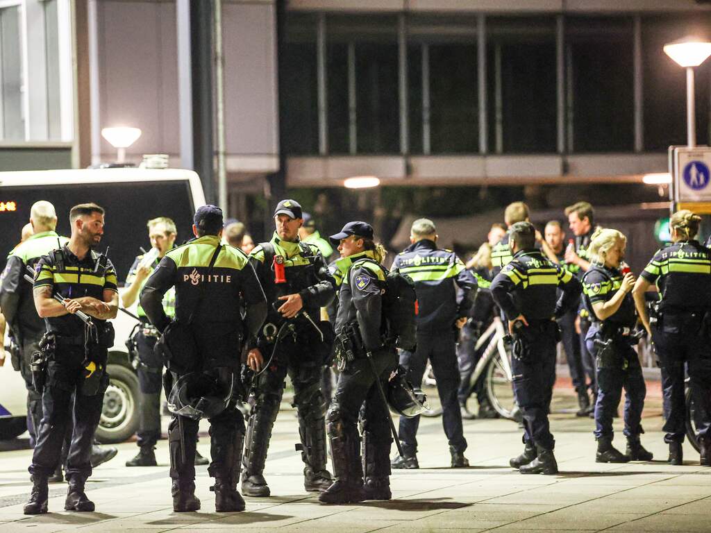 Zo'n 300 mensen vochten bij tellen Turkse stembiljetten in de RAI, twee gewonden