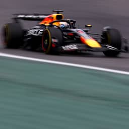 Verstappen vanuit pits naar derde plaats, Norris boekt belangrijke zege