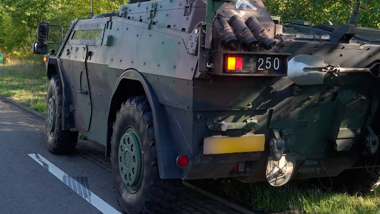 Video | Pantservoertuig en twee auto's gebotst in Helmond