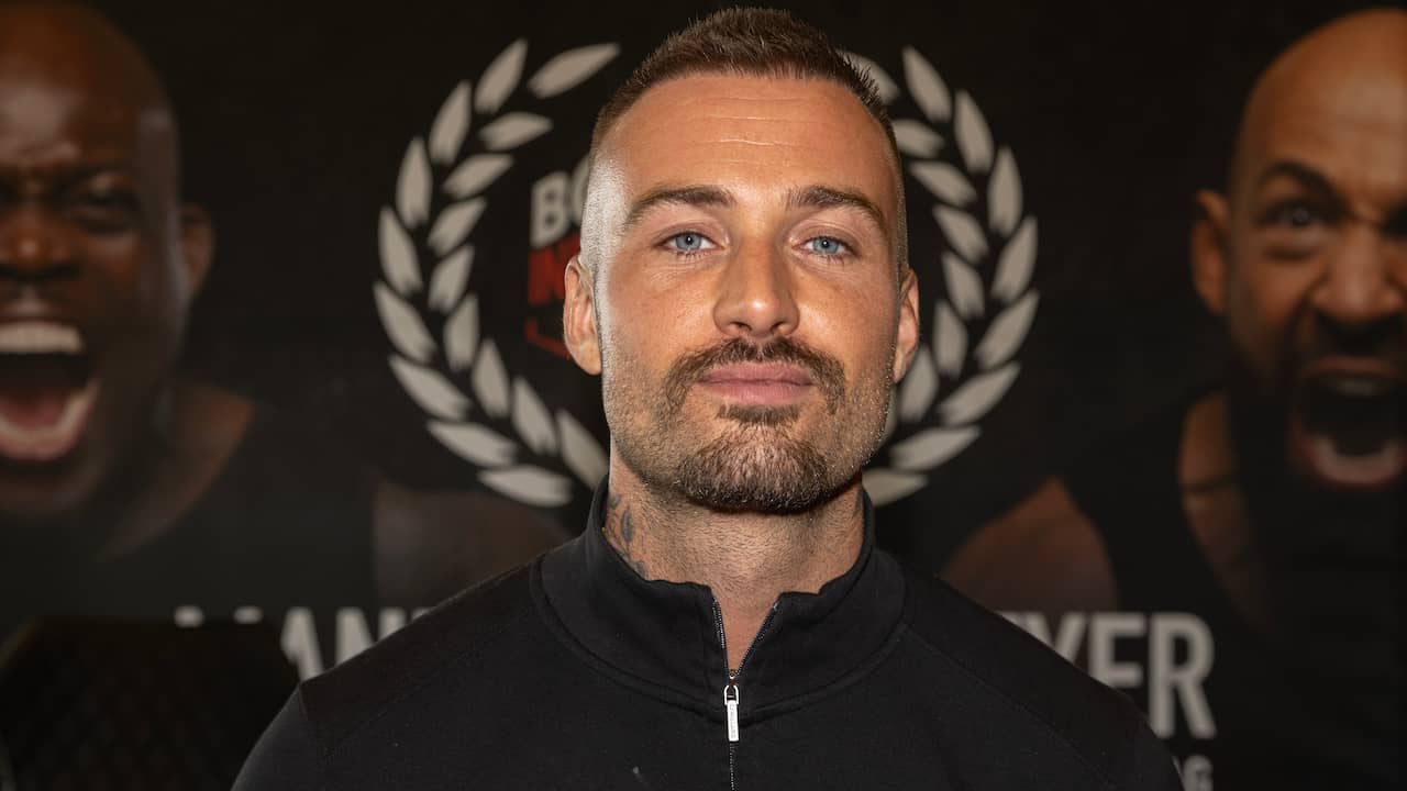Foto bij Dave Roelvink verliest bij debuut als professioneel bokser in Rotterdam