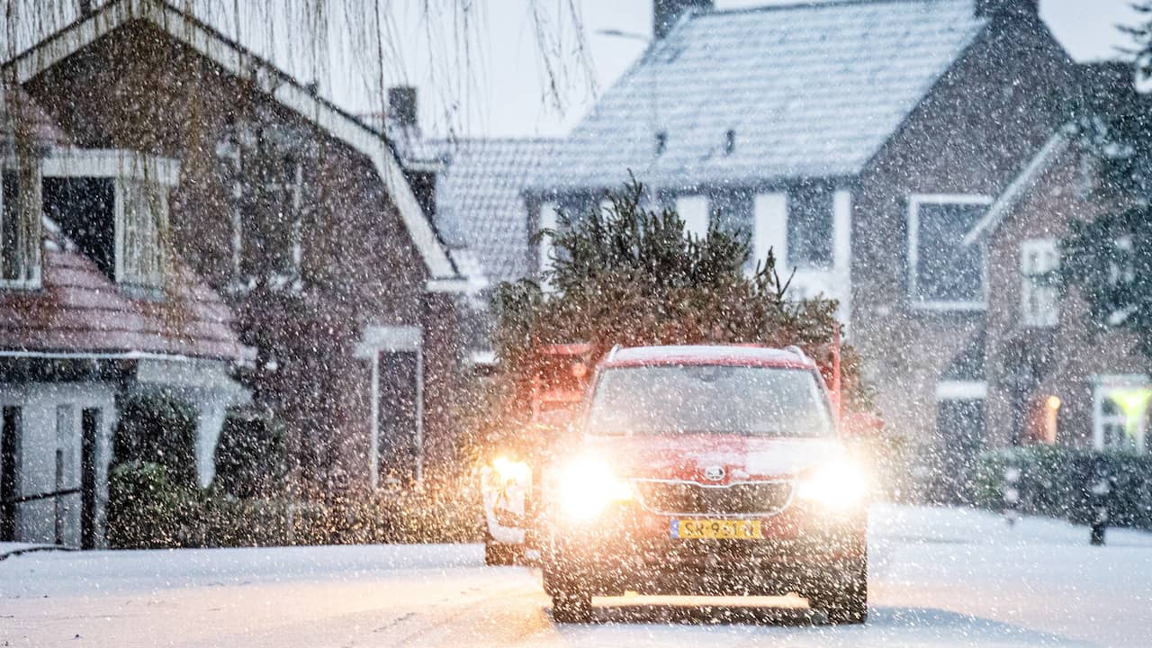 Live sneeuw | Geen bussen in Utrecht vanwege gladheid