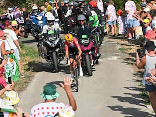 Wiebes raakt geel in Tour kwijt: dubbelslag Haugset na ongekende solo