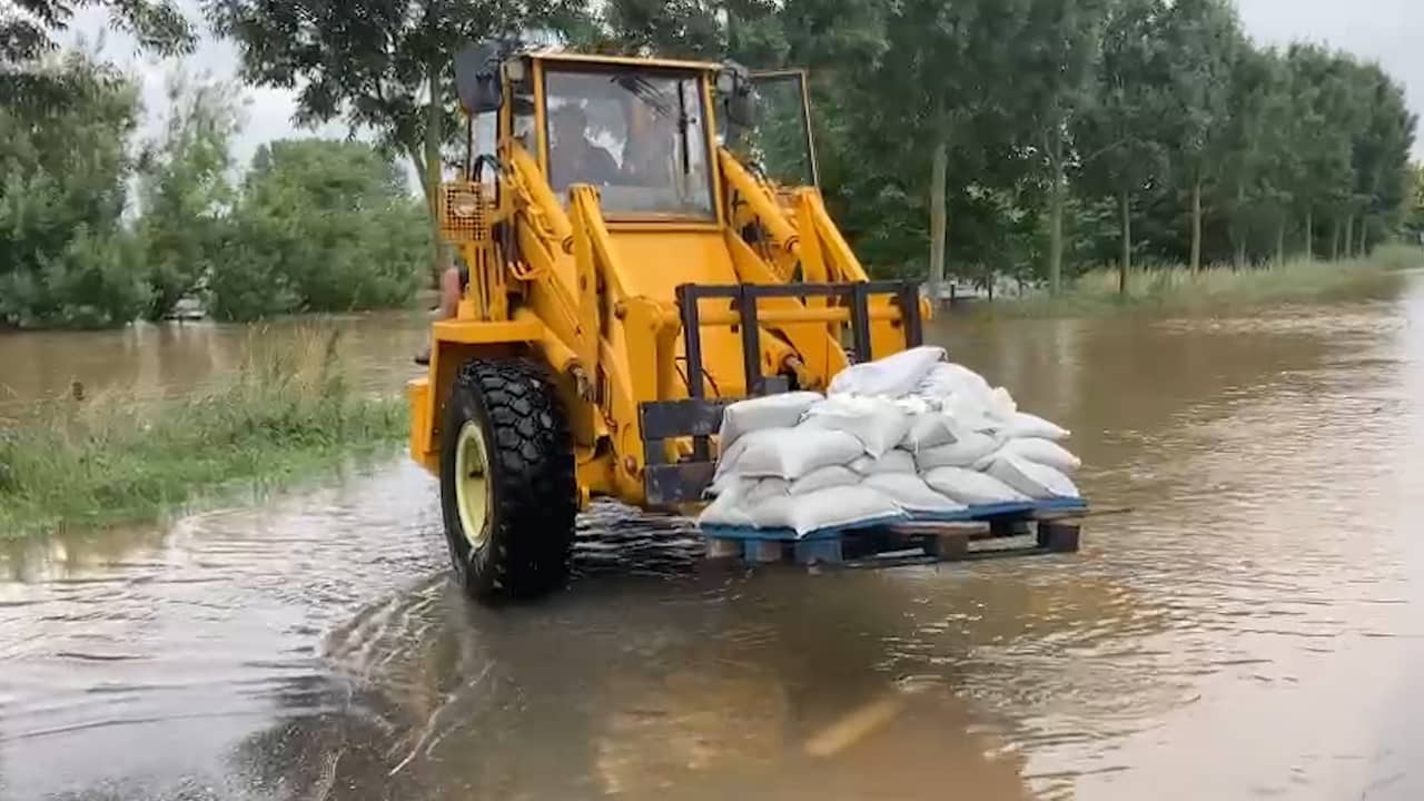 Video | Vlodrop zet zich schrap voor hevige wateroverlast