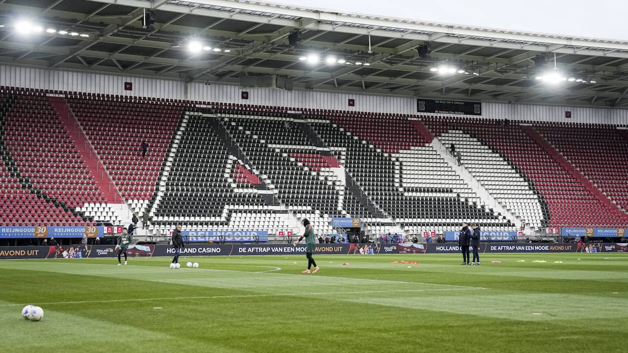 Live Eredivisie | AZ en Volendam trappen het jaar af in winterse kou