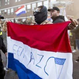 Vijf aanhoudingen bij protesten tegen en voor asielopvang in Amersfoort