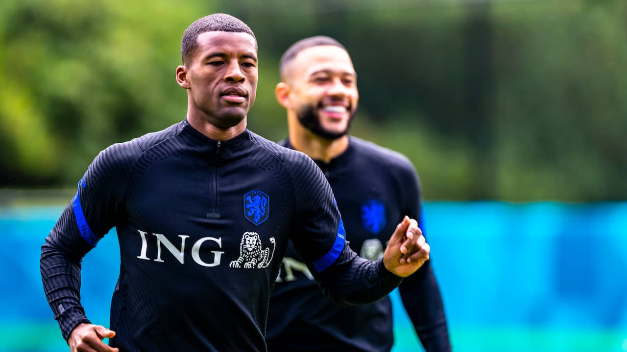 Wijnaldum loopt niet van veld bij racisme in Boedapest: 'UEFA moet beslissen'