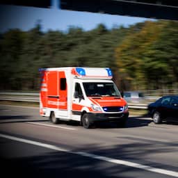 Bestuurder van camper ziet file te laat op Duitse snelweg, tientallen gewonden
