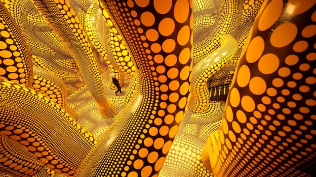 Deze explosieve kunst maakte de overleden kunstenares Yayoi Kusama