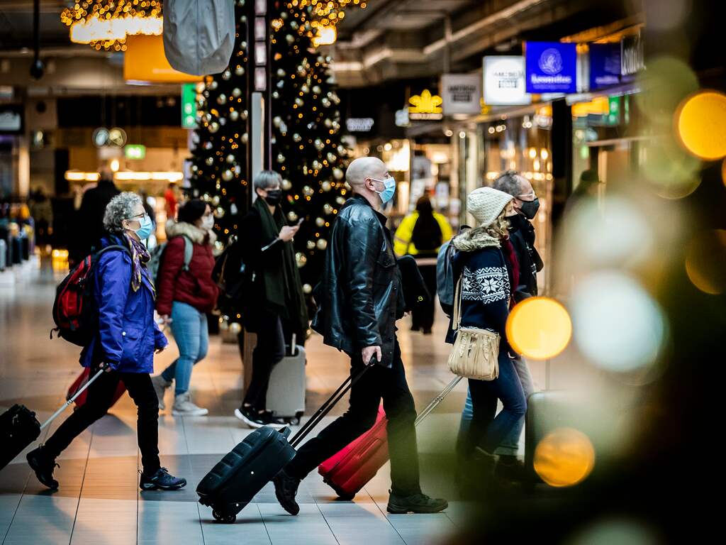 RIVM wil testplicht voor alle reizigers van buiten EU, kabinet wil EU-overleg