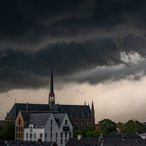 Code geel in groot deel van het land vanwege onweer, felle regenbuien en hagel